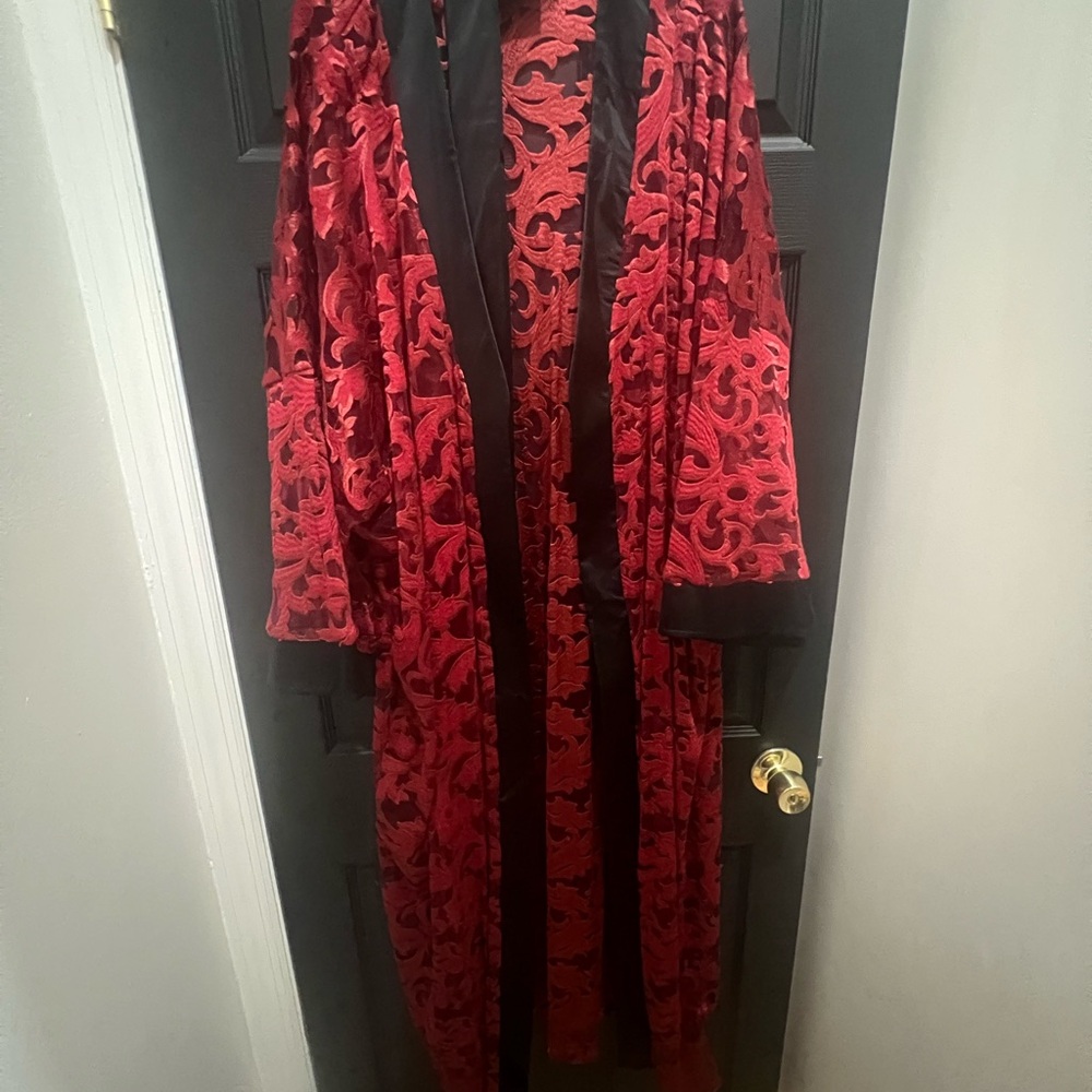 Elegant Red Lace Women's Robe